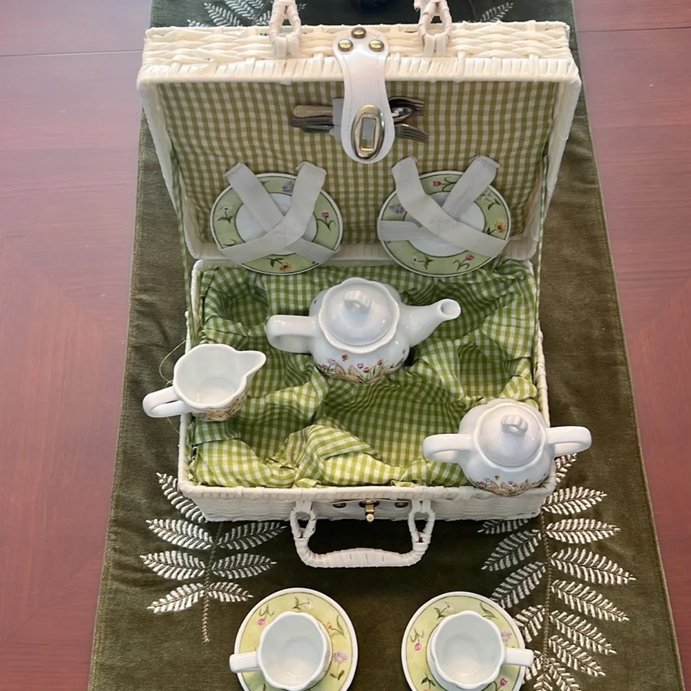 Vintage, MCM.  children’s five and over, porcelain tea set, with basket. - Picture 8 of 13